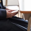 Μαθήτρια στην Ιαπωνία με κινητό στην τάξη