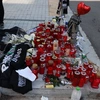 Λουλούδια και κεριά στο σημείο που έπεσε νεκρός ο 20χρονος στη Θεσσαλονίκη