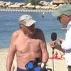 Ο διάλογος του Γιώργου Τσελίκα με ηλικιωμένο λουόμενο