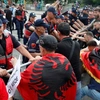 Διαδηλωτές συγκρούονται με την αστυνομία κατά τη διάρκεια συγκέντρωσης στα Τίρανα της Αλβανίας κατά της κατασκευής παραθαλάσσιου θέρετρου που συνδέεται με τον Τζάρεντ Κούσνερ