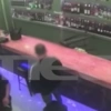 Στιγμιότυπο από βίντεο της επίθεσης σε μπαρ στην Χαλκίδα