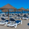 παραλία με ομπρέλες