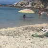ομπρελα στη θαλασσα