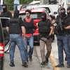 Δύο συλληφθέντες, η έξοδος από τη ΓΑΔΑ