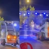 Γωγώ Τσαμπά της πέταξαν λουλούδια με φορτωτή