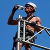Χτίστης εν μέσω του καύσωνα στη Φρανκφούρτη