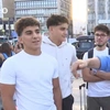 παρέα φοιτητών λιμάνι Πειραιά