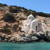 Το εξωκκλήσι που χτίστηκε πάνω στα βράχια