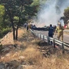 Πυροσβέστες επιχειρούν στη διάσωση από πτώση πυροσβεστικών ελικοπτέρων στην περιοχή της Ψάθα