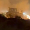 Χειριστής μπουλντόζας παλεύει μέσα στις φλόγες