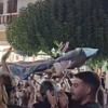 Η γιαγιά με την ξαπλώστρα στην Κρήτη