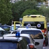 Έξω από τη σκηνή του εγκλήματος στη Νέα Σμύρνη