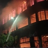Μεγάλη φωτιά σε κατάστημα στον Πειραιά