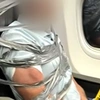 Κόλλησαν επιβάτη πτήσης στις ΗΠΑ με ταινία για να σταματήσουν
