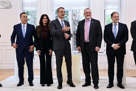 Μητσοτάκης chevron