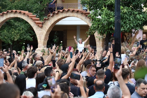 ΛΑΙΚΗ ΑΓΡΥΠΝΙΑ ΓΙΑ ΤΗ ΣΟΡΟ ΤΟΥ ΤΡΑΓΟΥΔΙΣΤΗ ΓΙΩΡΓΟΥ ΜΑΖΩΝΑΚΗ