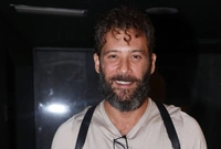 Ο ηθοποιος Αντινοος Αλμπανης σε παρουσιαση ποιητικης συλλογης