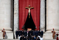 Το σκήνωμα του Πάπα Φραγκίσκου στον Άγιο Πέτρο