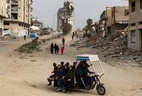 Στιγμιότυπο από τη βομβαρδισμένη Γάζα