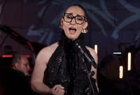 Η Κλαυδία ερμηνεύει το Mon Amour του Slimane