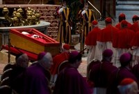 πάπας Φραγκίσκος μελανιά πρόσωπο