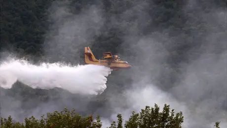 εναέρια μεσα φωτια πυροσβεστικη