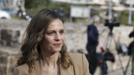 H Έφη Αχτσιόγλου σε προεκλογική εκδήλωση του ΣΥΡΙΖΑ.