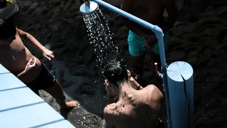 Ντουζιέρα σε παραλία