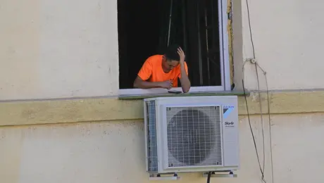 Άντρας σε air-condition.