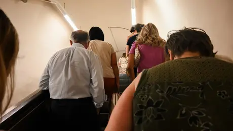 Σκηνή από το μετρό της Αθήνας.