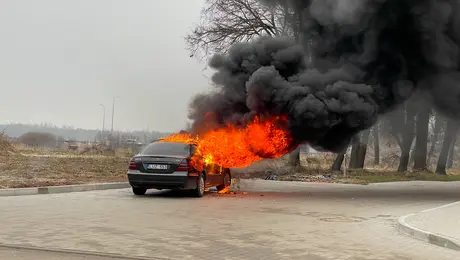 Φλεγόμενο αυτοκίνητο 