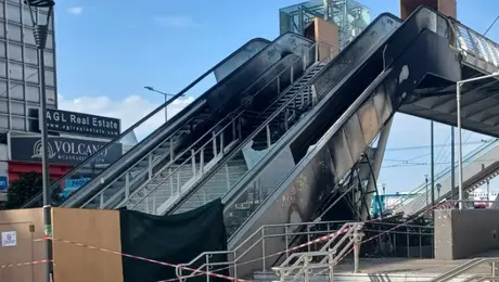 fotia se pezogefyra ston peiraia