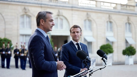 kyriakos-mitsotakis-emanoyel-makron