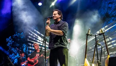 Ο Θανάσης Παπακωνσταντίνου στη σκηνή