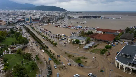 Η θέα του πλημμυρισμένου Βόλου από ψηλά.