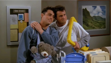 O Tσάντλερ και ο Τζόι.