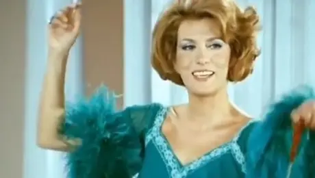 Η Μαίρη Χρονοπούλου στην ταινία «Μία Κυρία στα Μπουζούκια»