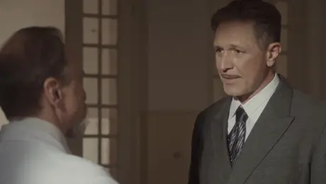 Σκηνή από τη σειρά του ΣΚΑΪ «Οι Πανθέοι»