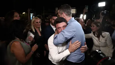 Αγκαλιά Μπακογιάννη - Χαρδαλιά