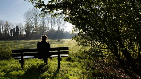Γυναίκα σε πάρκο
