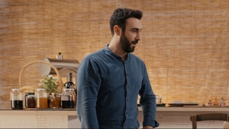 Σκηνή από τη σειρά «Η Γη της Ελιάς»