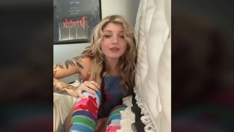 Η κοπέλα που κοιμάται σε φέρετρο