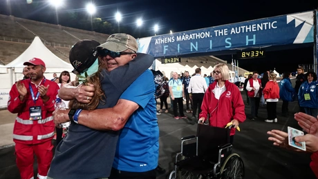 Ο τελευταίος δρομέας στον Αυθεντικό Μαραθώνιο.