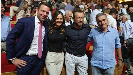 Οι Στέφανος Κασσελάκης, Έφη Αχτσιόγλου, Νίκος Παππάς και Ευκλείδης Τσακαλώτος σε συνέδριο του ΣΥΡΙΖΑ