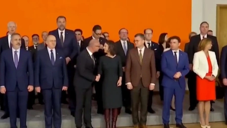 Το φιλί του Κροάτη ΥΠΕΞ στη Γερμανίδα ομόλογό του