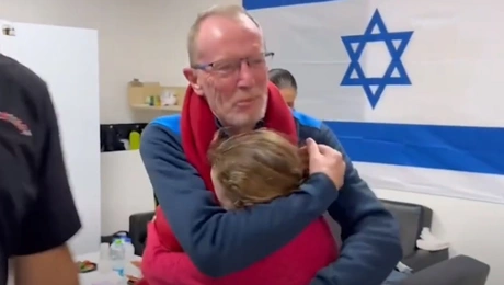 Η Έμιλι Χαντ επανενώθηκε με τον πατέρα της