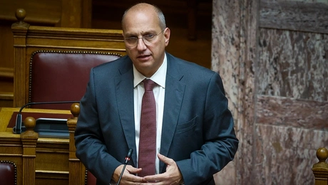 Ο Γιάννης Οικονόμου στη Βουλή