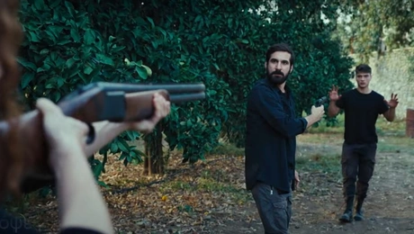 Η Γη της Ελιάς: Χάιδω, Σωτήρης και Φίλιππος σε σκηνή της σειράς