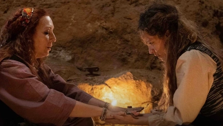 Η Μάγισσα: Σιμώνη και Θεοφανώ σε σκηνή της σειράς