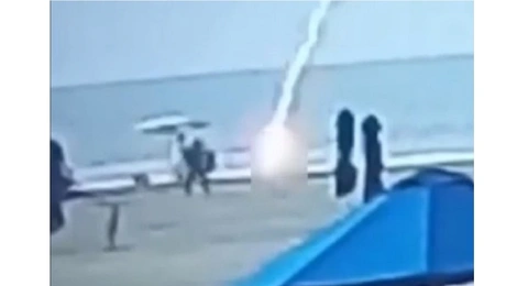 Η στιγμή που χτύπησε ο κεραυνός